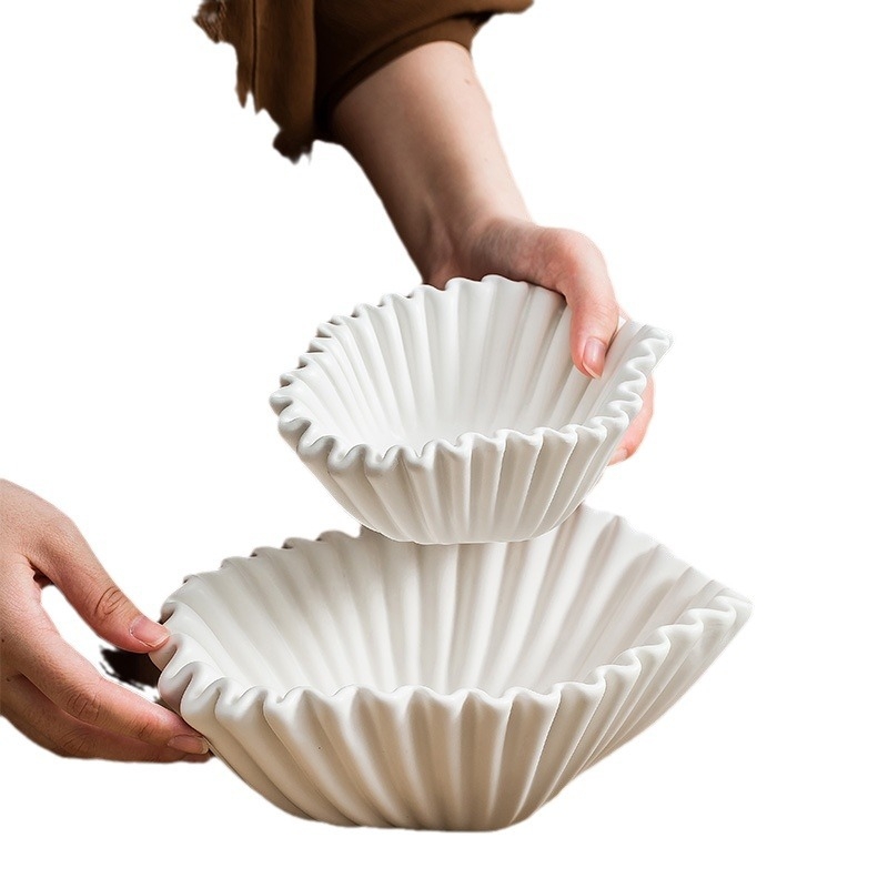 Porcelán salátás tál, szabálytalan forma, modern minimalizmus, alglazúrozott felület, mikrohullámú sütőben használható