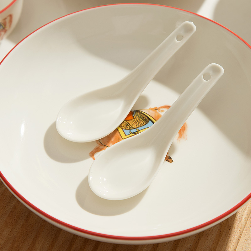 Porcelanski set posuđa s zdjelama, žlicama i tanjurima – poklon paket uz mogućnost prilagođenog logotipa, okrugli oblik, kompatibilan s mikrovalnom pećnicom, moderni minimalistički stil