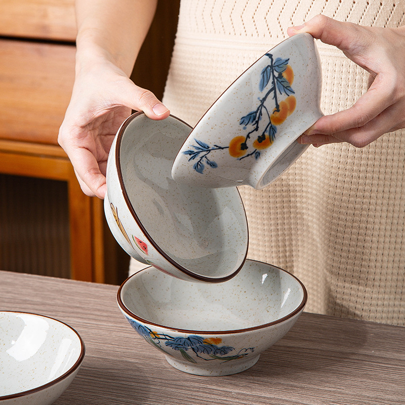 Porcelanska zdjela s motivom biljaka i cvijeća, ispod glazure boje, lagani luksuzni retro stil, okrugli oblik, pogodna za mikrovalnu pećnicu