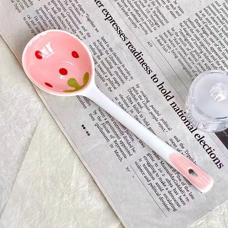 Ružičasta keramička zdjela za jednu porciju s drškom, uzorak jagode, završna glazura, elegantan kućanski set posuđa za instant rezance