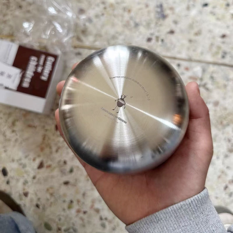 Zdjela od nehrđajućeg čelika 304, debljine 2 mm, konusno duboka, pogodna za deserte i voćne salate.
