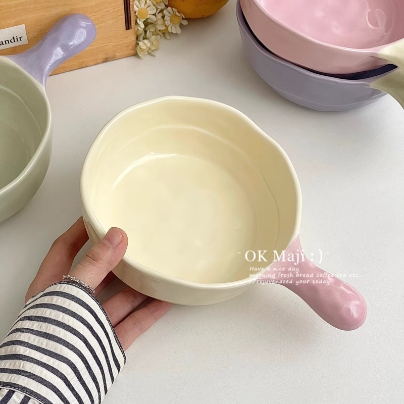 Keramička zdjela s držačem, otporna na mikrovalnu, moderan minimalistički dizajn.