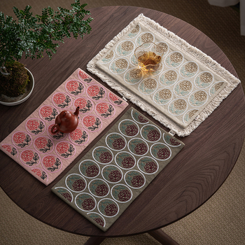 Covoraș dublu pentru ceai, cu broderie sashiko și motiv de trandafir — din bumbac și in, stil chinezesc