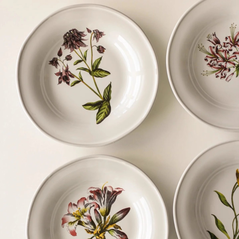 Porcelanski večernji tanjur s cvjetnim uzorkom u elegantnom kineskom stilu, retro inspiracija