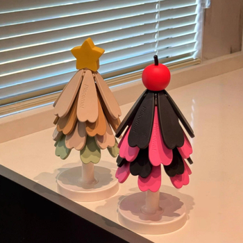 Covoraș din silicon pentru masă cu motiv brad de Crăciun; formă pătrată; stil lux ușor; calitate primă clasă; rezistență la temperaturi înalte