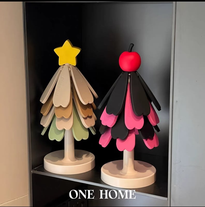 Covoraș din silicon pentru masă cu motiv brad de Crăciun; formă pătrată; stil lux ușor; calitate primă clasă; rezistență la temperaturi înalte