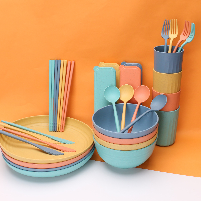 8-dijelni set kamp kuhinjskih posuda od slame od pšenice — tanjur, zdjela, čaša, nož, vilica, žlica, chopsticks i kutija za pohranu; materijal Wheat Straw PP; mikrovalna sigurnost; moderan minimalistički stil