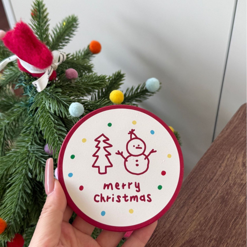 Suport rotund pentru pahar ceramic, cu ilustrație în stil desen animat a unui om de zăpadă de Crăciun, absorbent