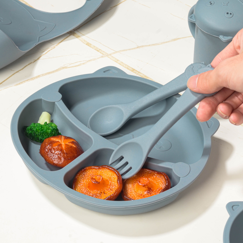 8-dijelni silikonni set za hranjenje djece: zdjela, žlica, podijeljena kutija za hranu, čaša — lako za čišćenje, otporan do 230°C, pogodan za dopunsko hranjenje
