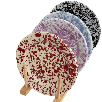 Set de veselă emailată cu model stropit, stil vintage; include farfurie de mic dejun pentru pâine, boluri pentru cereale și căni