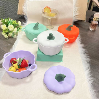 Famous Time set silicon pentru hrănire bebeluși cu bol cu ventuză și linguriță de antrenament, bol în formă de dovleac, 12 luni+