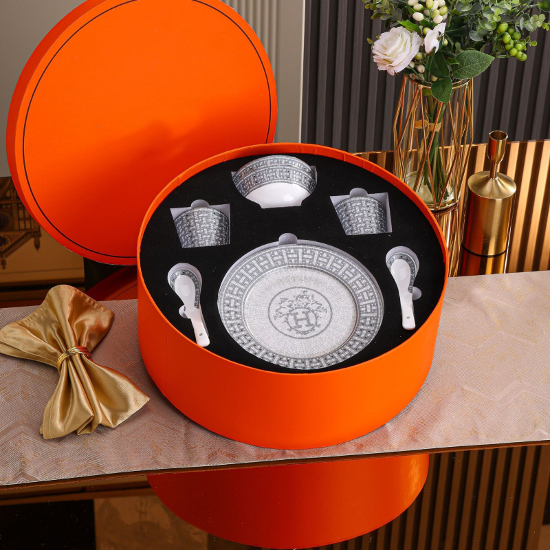 10-dijelni set kostnog porcelina (zdjele, žlice, tanjuri) – moderni minimalistički stil, razni uzorci, >45% praha od kostiju, nije prikladno za mikrovalnu, poklon kutija, mogućnost prilagodbe