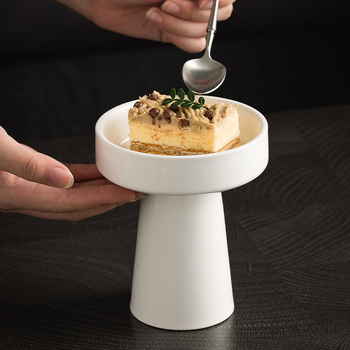 Vas de desert din porțelan cu picior înalt, compatibil cu microunde, finisaj sub glazură, posibilitatea imprimării logoului