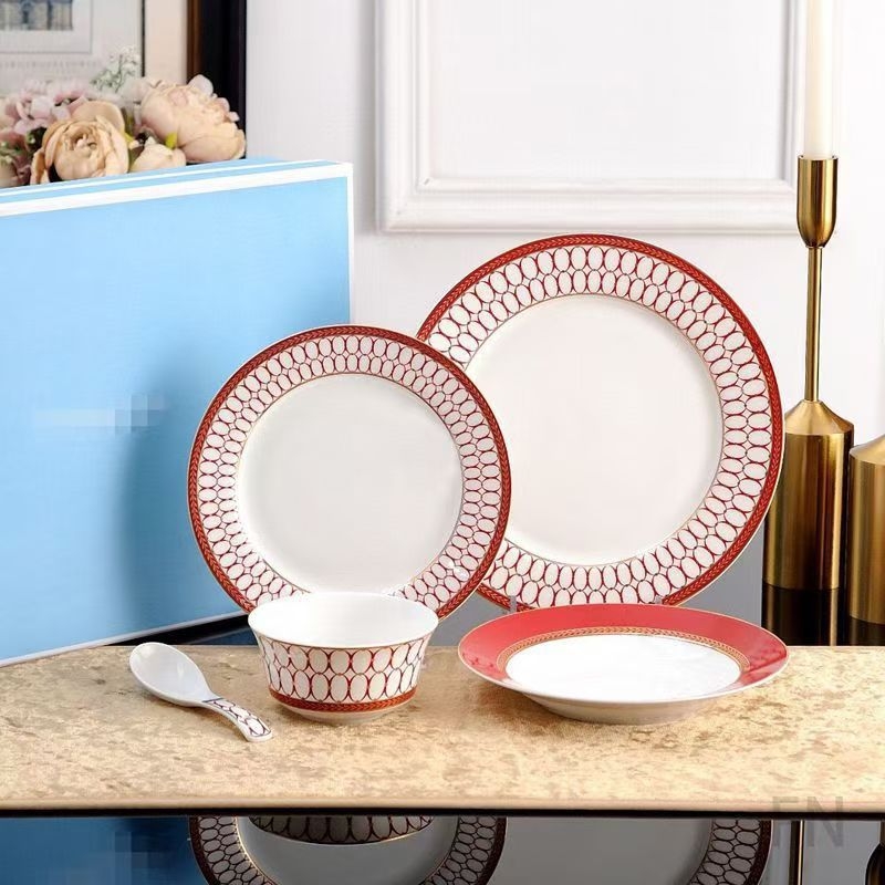 Set bone china de 5 piese: bol, farfurii și lingură; model sub glazură cu noroc și fericire; compatibil cu microunde; cutie cadou