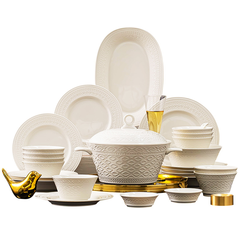 Porcelanski set posuđa — zdjele i tanjuri, okrugli oblik, jednofarbni uzorak s reljefom ispod glazure, lagani luksuzni retro stil, lansiranje proljeće 2024.