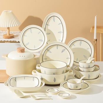 Porcelanski set zdjela i tanjura s neobičnim oblikom, podglazurni cvjetni uzorak, lagani luksuzni retro stil