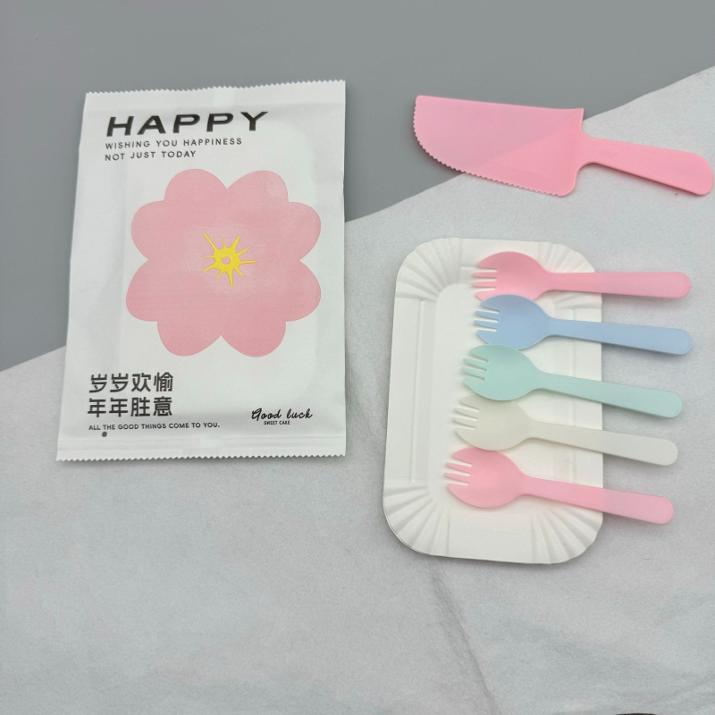 Еднократна чиния за торта със прибори (нож и вилица) – пластмасова, дебела, комплект 100 броя