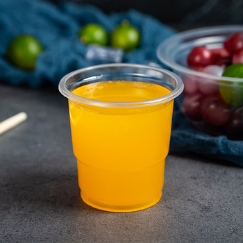 Еднократен комплект съдове за хранене — пластмасов, за сватбени банкети; включва 10 купи, 10 чаши, 10 лъжици, 1 голяма лъжица, 2 полипропиленови чинии, 10 чифта прибори за хранене, 1,5 m покривка; печат на лого; биоразградим