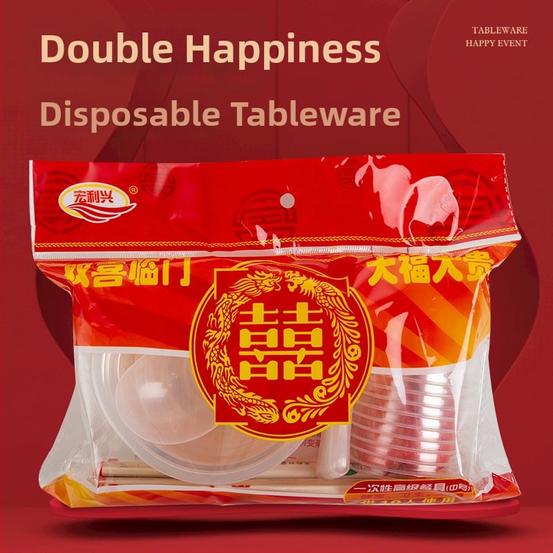 Еднократен комплект съдове за хранене — пластмасов, за сватбени банкети; включва 10 купи, 10 чаши, 10 лъжици, 1 голяма лъжица, 2 полипропиленови чинии, 10 чифта прибори за хранене, 1,5 m покривка; печат на лого; биоразградим