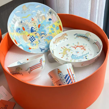 Dječji keramički set posuđa, četiri komada, tema Jednorožac dvorac, crtani stil, siguran za mikrovalnu pećnicu, prilagodljiv