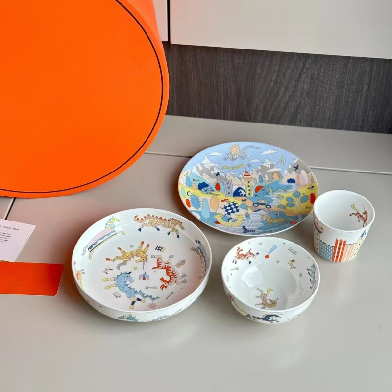 Dječji keramički set posuđa, četiri komada, tema Jednorožac dvorac, crtani stil, siguran za mikrovalnu pećnicu, prilagodljiv