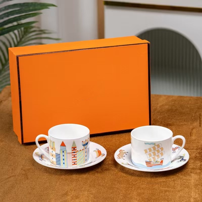 Dječji keramički set posuđa, četiri komada, tema Jednorožac dvorac, crtani stil, siguran za mikrovalnu pećnicu, prilagodljiv