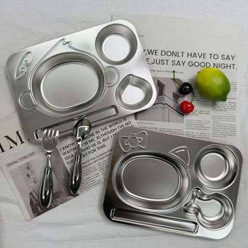 Dječji tanjur od nehrđajućeg čelika, crtani stil, jednostavan dizajn, za uzrast od 24 mjeseca i više.