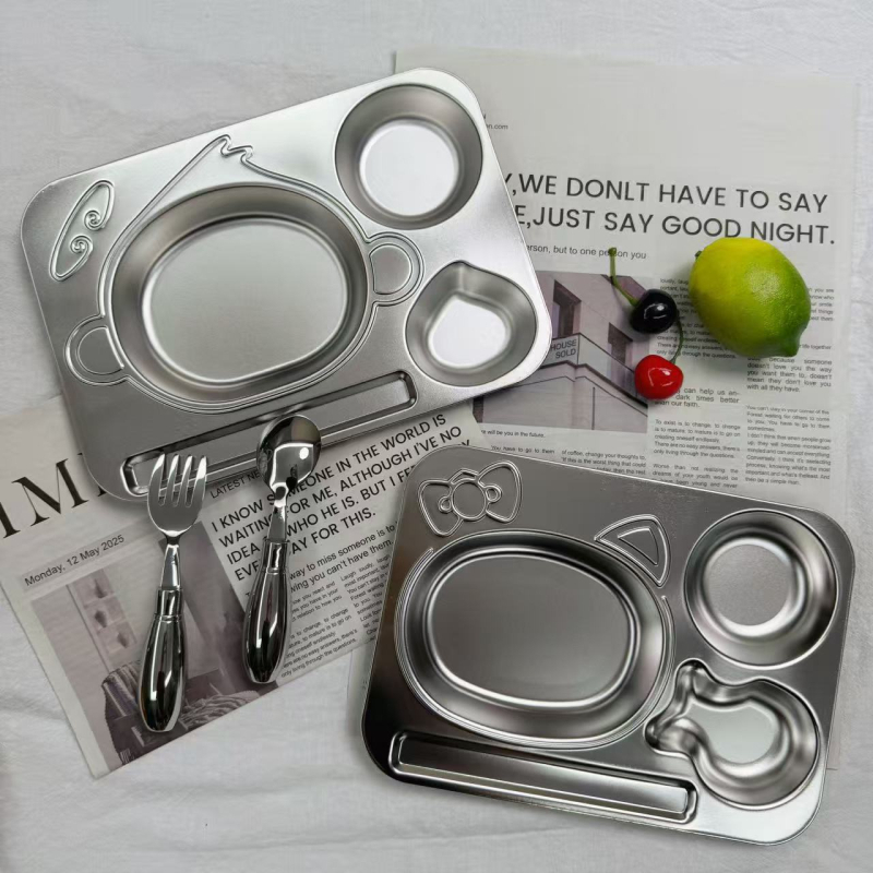 Dječji tanjur od nehrđajućeg čelika, crtani stil, jednostavan dizajn, za uzrast od 24 mjeseca i više.