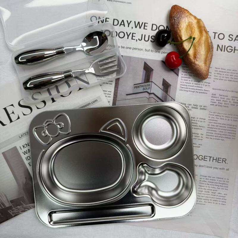 Dječji tanjur od nehrđajućeg čelika, crtani stil, jednostavan dizajn, za uzrast od 24 mjeseca i više.