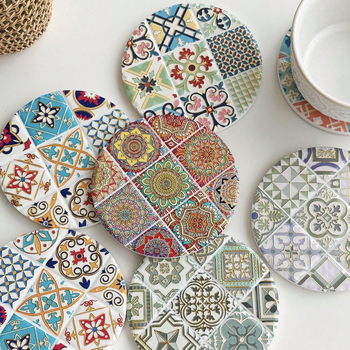 Keramički okrugli podmetači za šalice s 3D reljefom i zlatnim otiskom, cvjetni uzorak, modern minimalistički stil