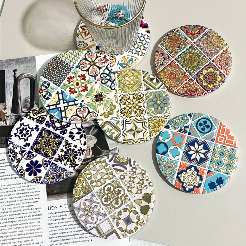 Keramički okrugli podmetači za šalice s 3D reljefom i zlatnim otiskom, cvjetni uzorak, modern minimalistički stil