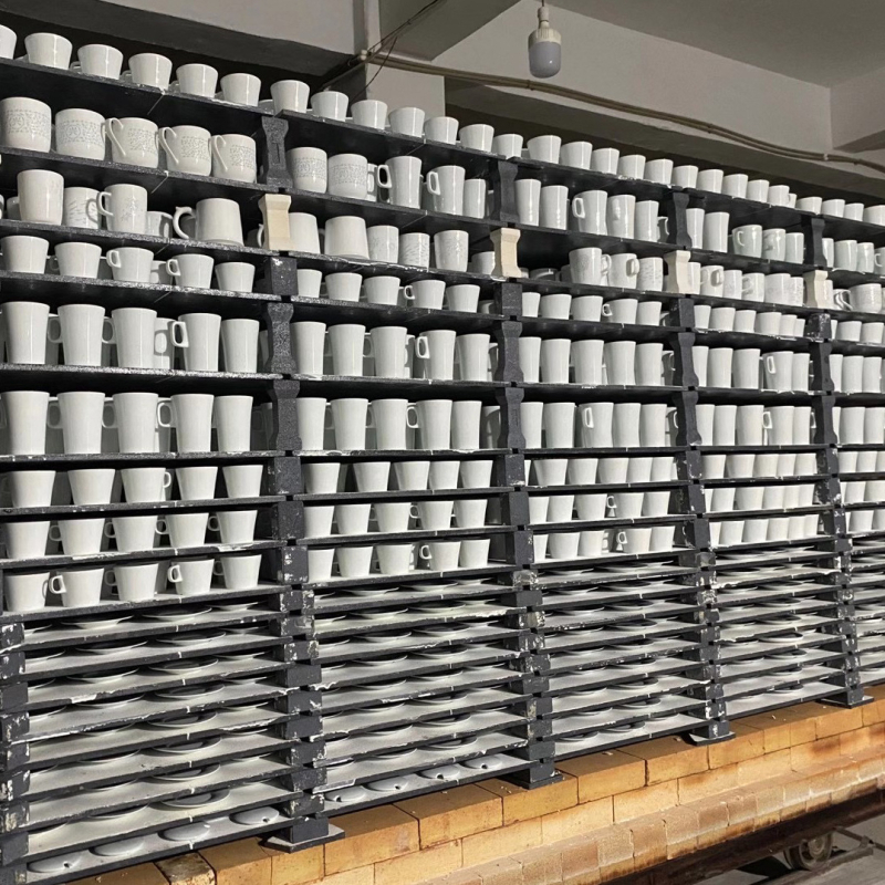 Костен порцеланов чиния за хранене – неравна форма, подглазурно багрене, микровълнова безопасна, над 45% костна пепел