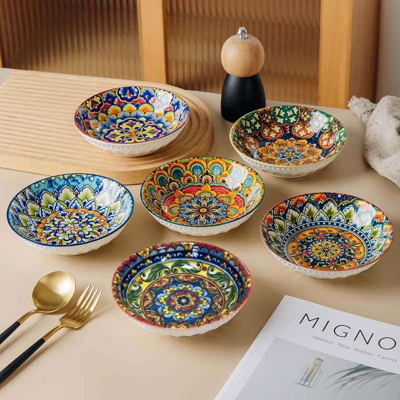 Podglazurno ručno oslikana boho keramička posuda za začine i umake, okrugla, promjer 14–14,9 cm, cvjetni motiv