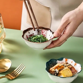 Керамична чинийка за сосове (за соев сос и оцет), кръгла форма, прост стил, без печат на лого, 1 бр.