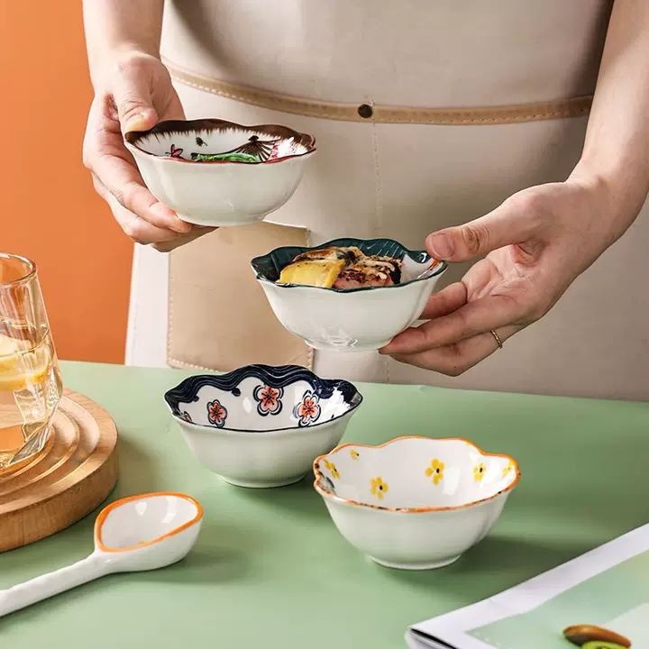 Керамична чинийка за сосове (за соев сос и оцет), кръгла форма, прост стил, без печат на лого, 1 бр.