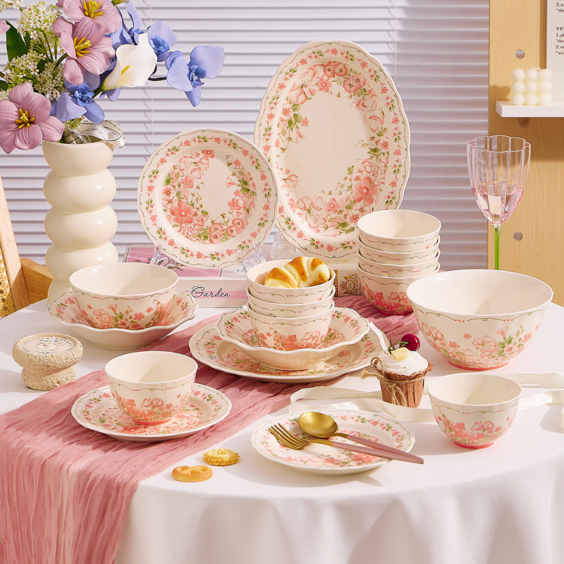 Porcelanski set posuđa: zdjele i tanjuri, cvjetni uzorak, boje ispod glazure, pogodna za mikrovalnu pećnicu, mogućnost prilagodbe