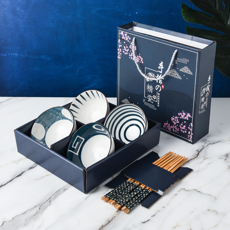Porcelanski set u japanskom stilu: zdjele i štapići, ručno oslikani plavo-bijeli dizajn, uzorak ispod glaze, ispis logotipa, mogućnost prilagodbe, mikrovalna sigurno, kutija u boji