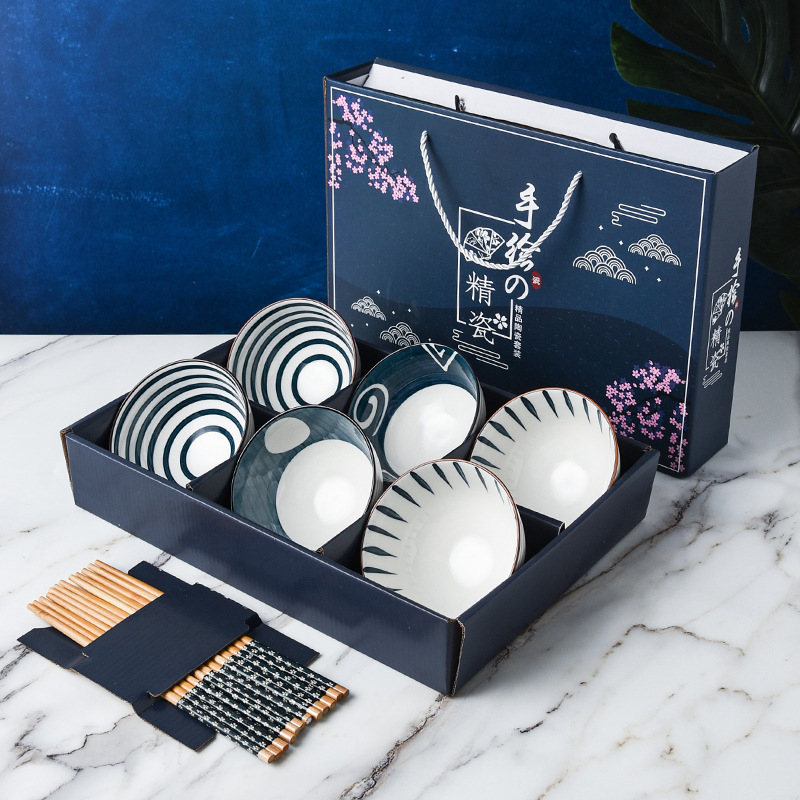 Porcelanski set u japanskom stilu: zdjele i štapići, ručno oslikani plavo-bijeli dizajn, uzorak ispod glaze, ispis logotipa, mogućnost prilagodbe, mikrovalna sigurno, kutija u boji