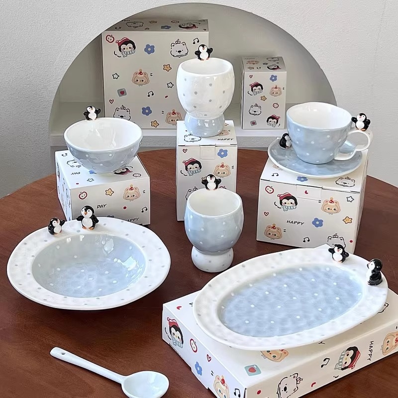 Kerámia étkészlet rajzfilm pingvin motívummal, aszimmetrikus design, 300 ml kapacitás, kézzel készített, testreszabható