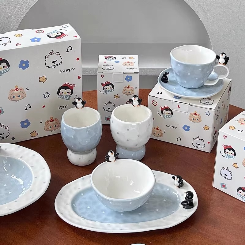 Kerámia étkészlet rajzfilm pingvin motívummal, aszimmetrikus design, 300 ml kapacitás, kézzel készített, testreszabható