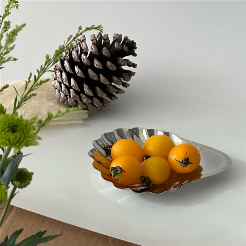 Неръждаема стомана плато за десерти с неравна форма, скандинавски стил, огледално полирана повърхност, възможност за персонализирано лого