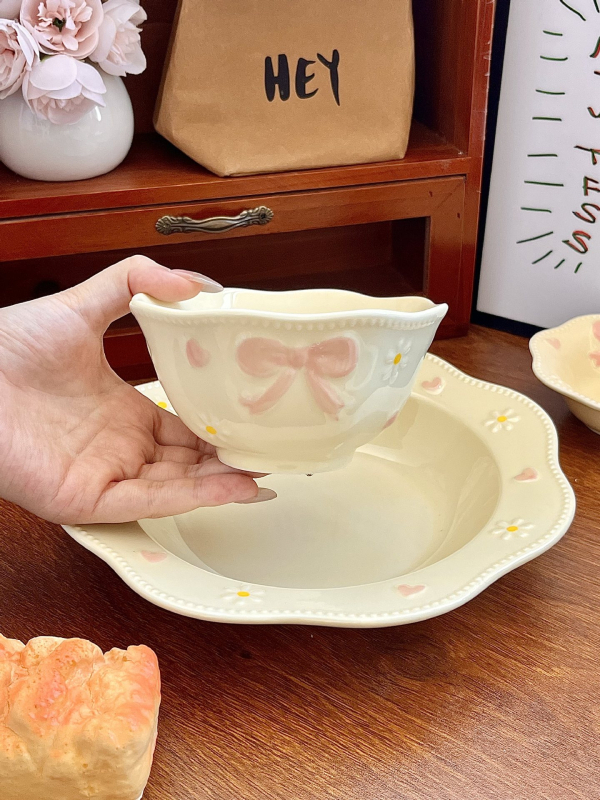 Egyszemélyes étkészlet, vintage francia stílus, domborított masni motívummal, csont porcelán