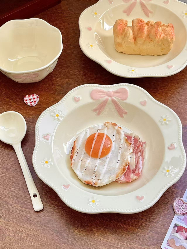 Egyszemélyes étkészlet, vintage francia stílus, domborított masni motívummal, csont porcelán