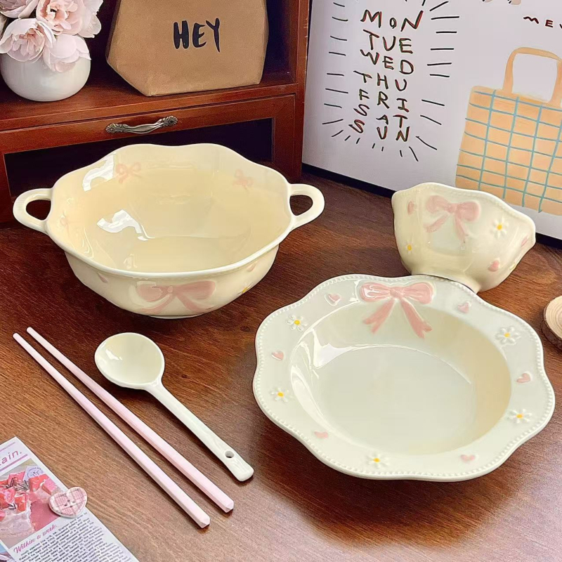 Egyszemélyes étkészlet, vintage francia stílus, domborított masni motívummal, csont porcelán