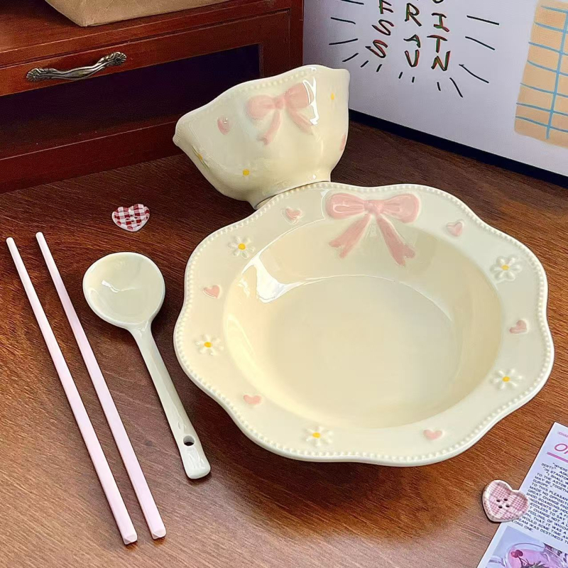 Egyszemélyes étkészlet, vintage francia stílus, domborított masni motívummal, csont porcelán