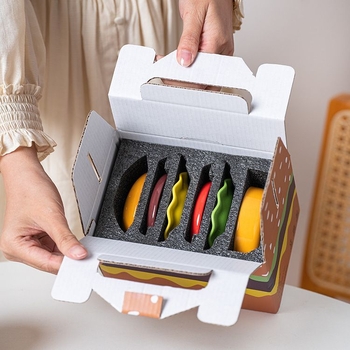 Керамичен подаръчен комплект посуда за хранене – кръгли порцеланови чинии и чиния за сос, сладък стил, ръчно рисувана повърхност