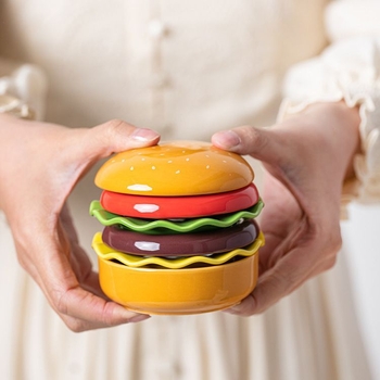 Керамичен подаръчен комплект посуда за хранене – кръгли порцеланови чинии и чиния за сос, сладък стил, ръчно рисувана повърхност