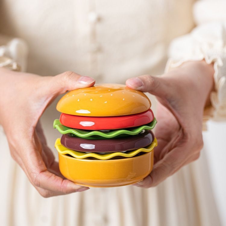 Керамичен подаръчен комплект посуда за хранене – кръгли порцеланови чинии и чиния за сос, сладък стил, ръчно рисувана повърхност