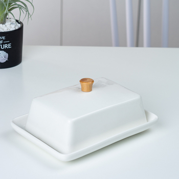 Porcelán vajtál fedéllel, téglalap alakú, skandináv stílus, bambusz és fa díszítéssel