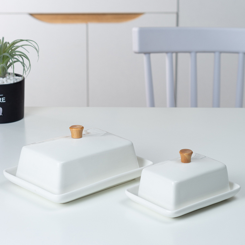 Porcelán vajtál fedéllel, téglalap alakú, skandináv stílus, bambusz és fa díszítéssel